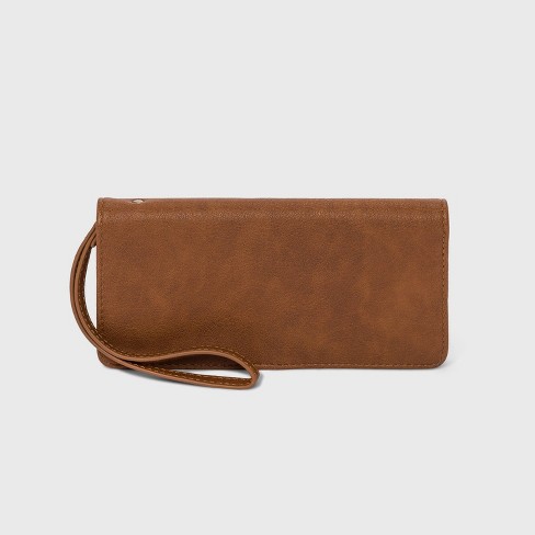 🧡MCM WALLET 30% OFF TODAY ONLY🧡 Reg price: $199.50 TODAY $139.65