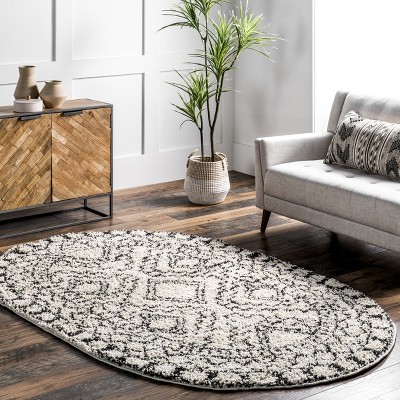 Off-White Synthetic Oval Shag Rug with Braided Tassels, 5' x 8'