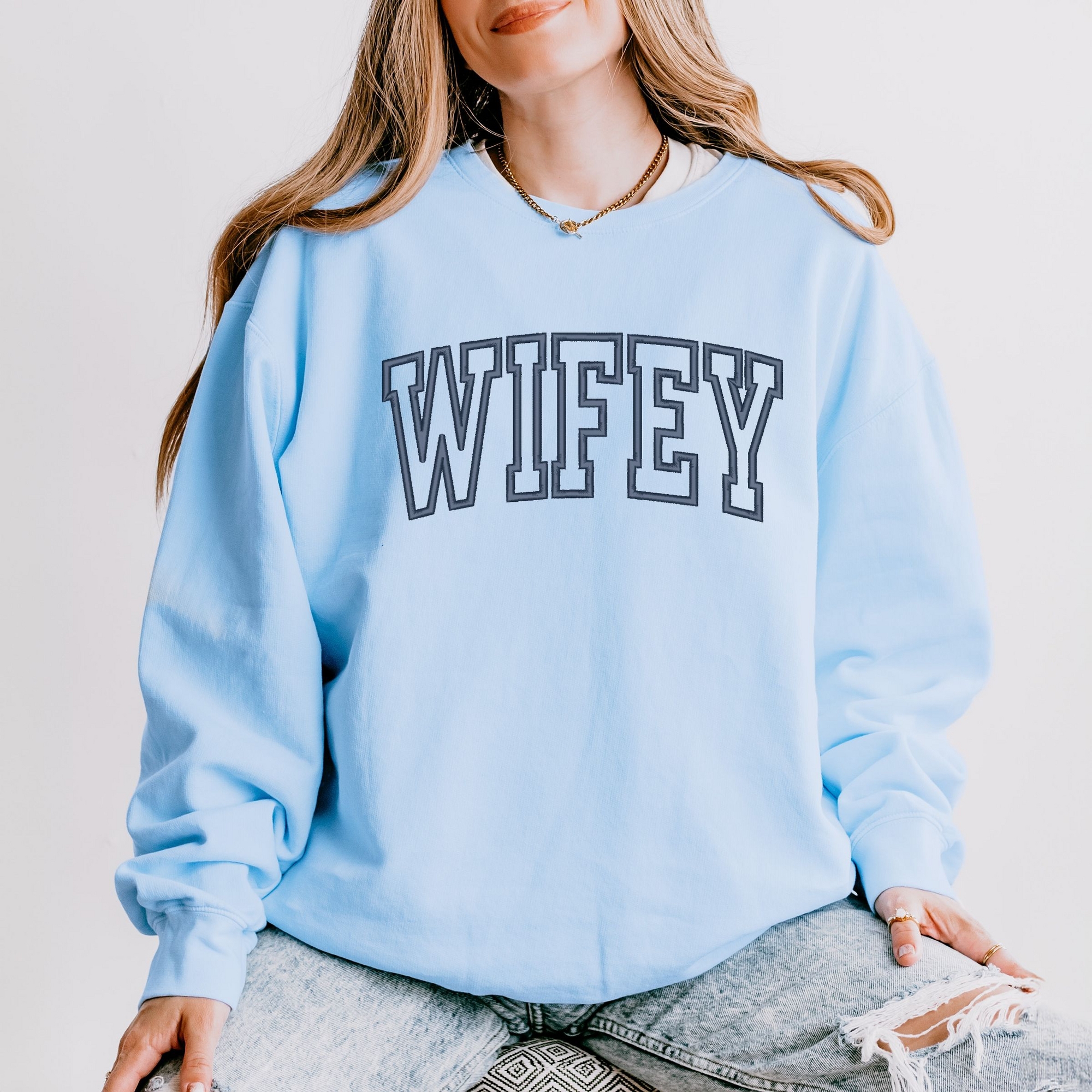 Simply Sage Market Embroidered Wifey Arched Varsity Lightweight Garment Dyed Sweatshirt - L - Hydrangea