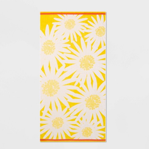 XL Daisy Icon Beach Towel Yellow - Sun Squad™ - image 1 of 3