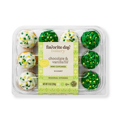 St Patrick's Day Chocolate & Vanilla Mini Cupcakes - 10oz/12ct - Favorite Day™