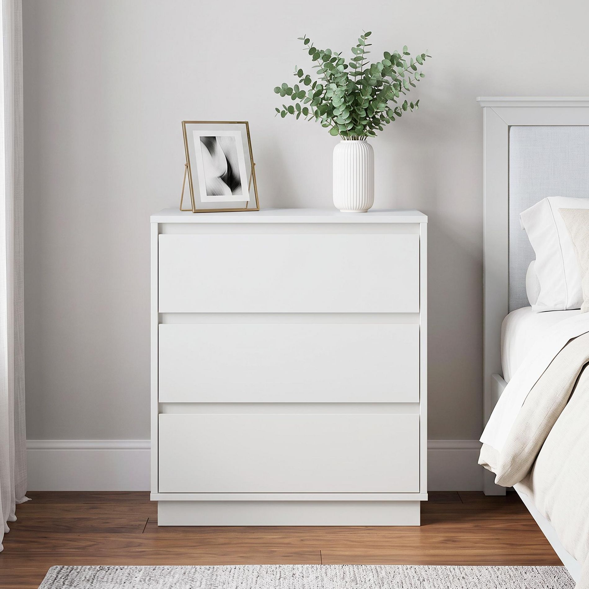 Heynemo Wide Nightstand with 3 Drawers, White Nightstand for Bedroom, Large End Table Bedside Table for Home and Office, White