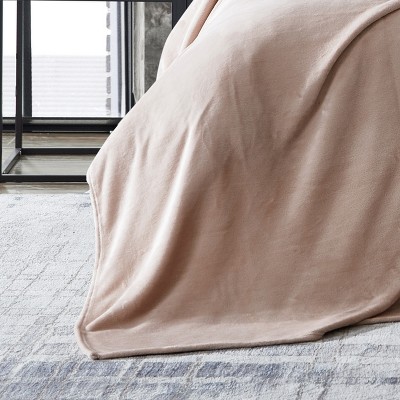 Luxe Cozy King Fleece Blanket in Plush Pink