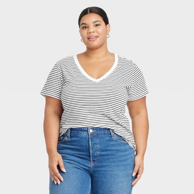 Women's Short Sleeve V-Neck T-Shirt - Universal Thread™