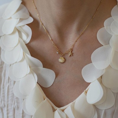 Clotth Ocean-Inspired Elegance Shell Necklace with Starfish and 18K Gold Plating for Women - Titanium Steel Boho Summer Beach Choker