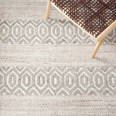 Ivory and Beige Handwoven Wool Area Rug, 3' x 5'