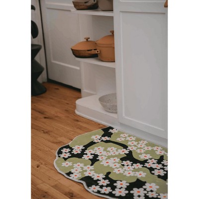 Lany Space Irregular Daisy in Summer Rug, 2.5'x5'