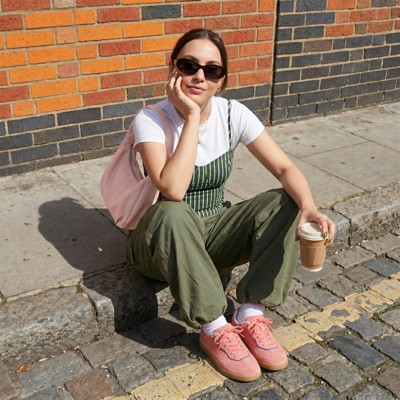 Женские кроссовки CUSHIONAIRE Bettina Women's Retro Sneaker With Cushioned Insole and Durable Gum Sole Salmon 8.5 — фото 4