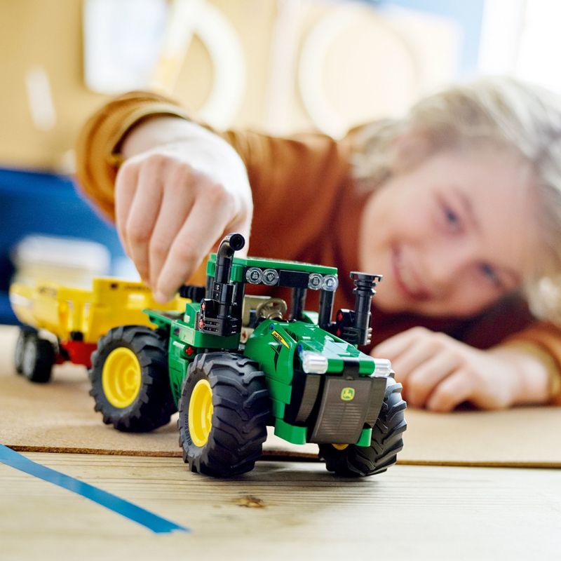 LEGO Technic John Deere 9620R 4WD Tractor Farm Toy 42136, 4 of 8