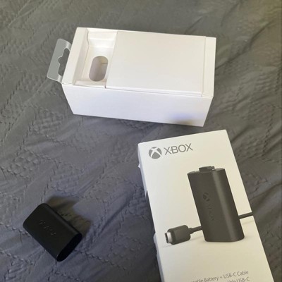 Play and Charge Kit. Xbox Rechargeable Battery + USB-C Cable