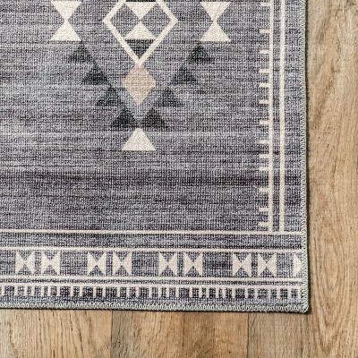 Gray Southwestern 8' x 10' Machine Washable Area Rug