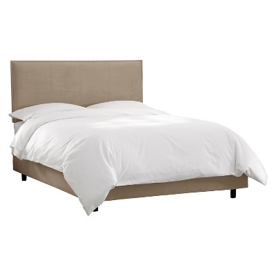 Queen Arcadia Nailbutton Velvet Upholstered Bed Mystere Mondo - Skyline Furniture