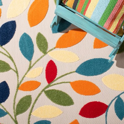 Ivory and Green Geometric Synthetic Indoor/Outdoor Rug