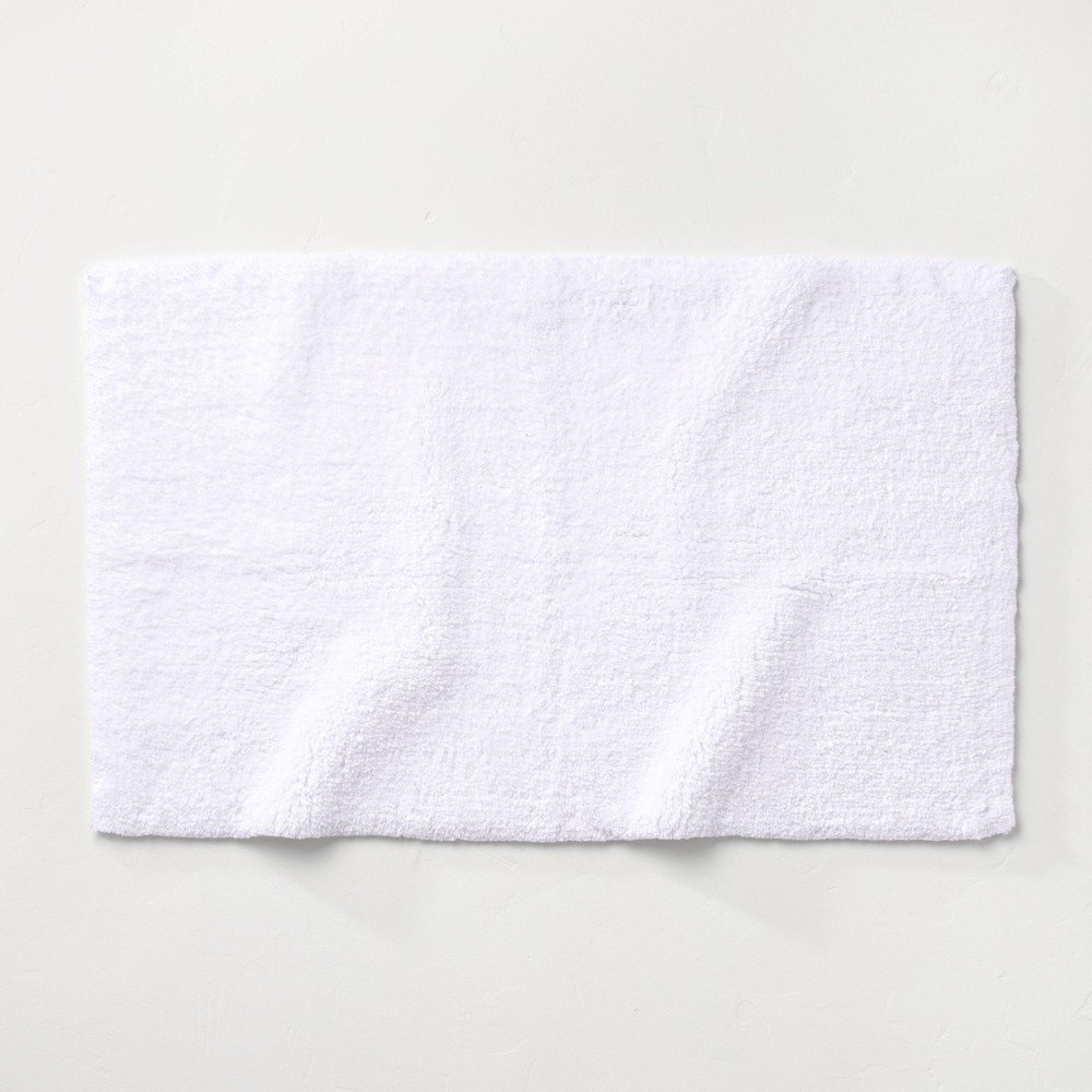 21inx34in Ultra Soft Tufted Bath Rug White - Casaluna™