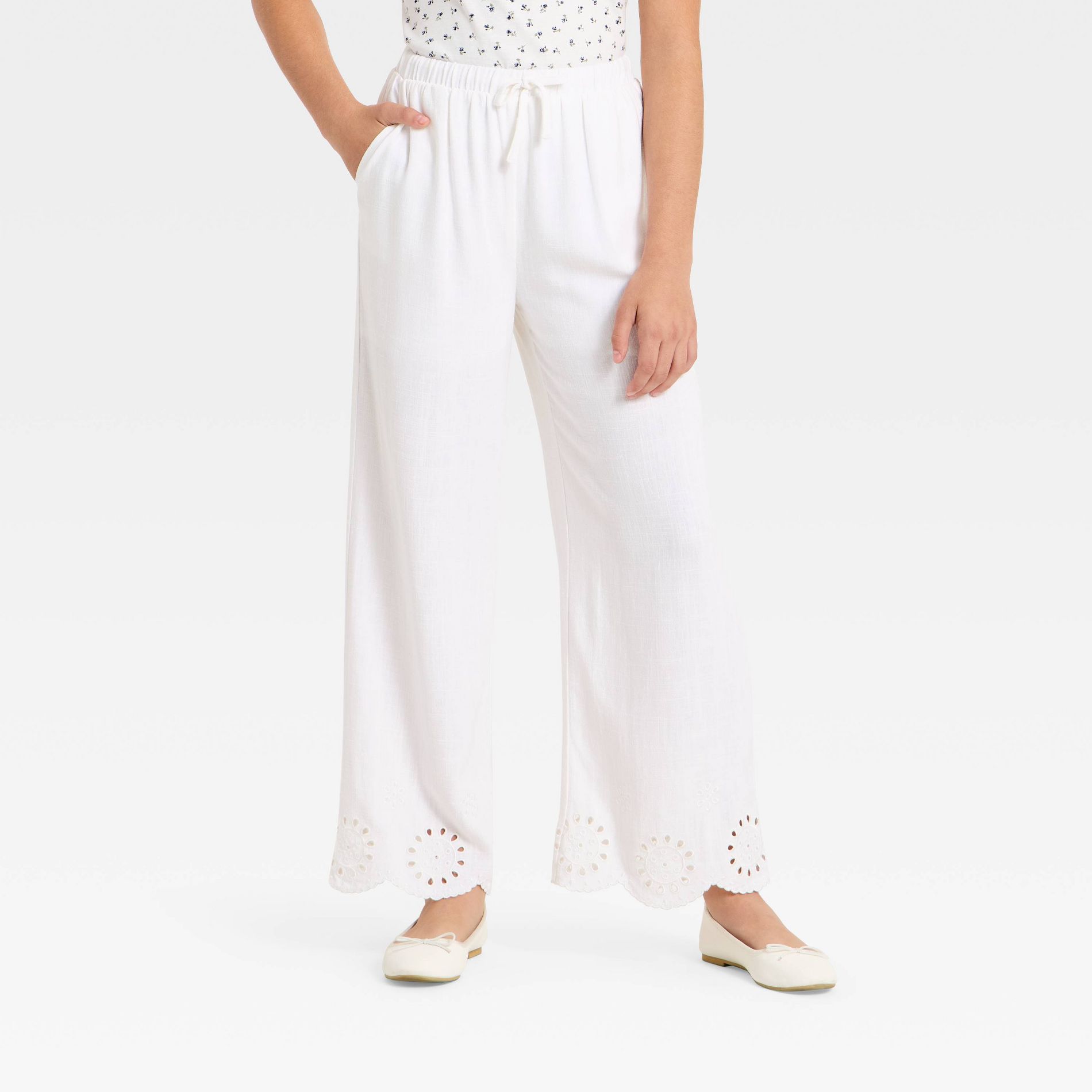 Girls' Eyelet Hem Pull-On Beach Pants - art class™ White