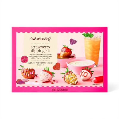 Valentine's Strawberry Dipping Kit with Edible Glitter Drink Mix-In - 10.27oz - Favorite Day™