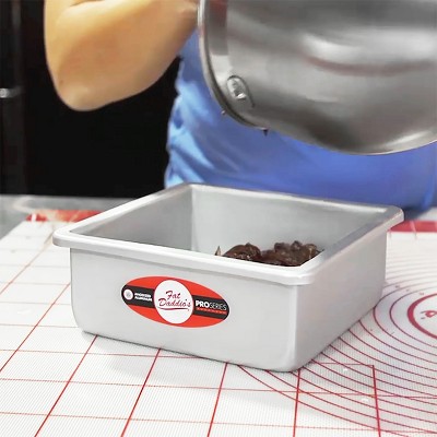 Silver 9" x 2" Anodized Aluminum Non-stick Square Cake Pan