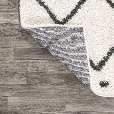 4' x 6' Black Diamond Shag Synthetic Area Rug