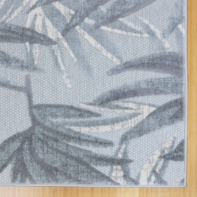 Fosel Gray and Ivory Synthetic 5' x 7' Outdoor Rug