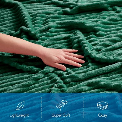 Emerald Green Plush Fleece Throw Blanket, 50 x 60 Inches