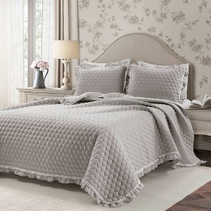 3pc Ella Lace Ruffle Quilt Set - Lush Décor - 1 of 4