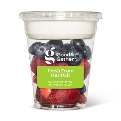 Berries & Yogurt Snacker - 6.69oz - Good & Gather™