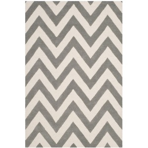 Safavieh Kids Basic Chevron SFK921 Hand Tufted Indoor Rugs - Safavieh - 1 of 4