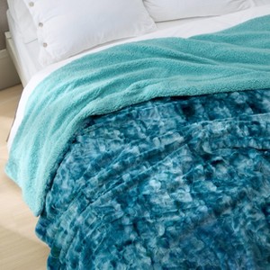 Bedsure- Cloud Soft PV Blanket ,Comfy Plush and Furry Faux Fur - 1 of 4