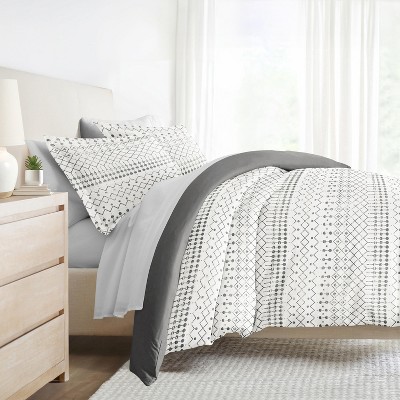 Gray and White Geometric Pattern King/Cal King Duvet Cover Set