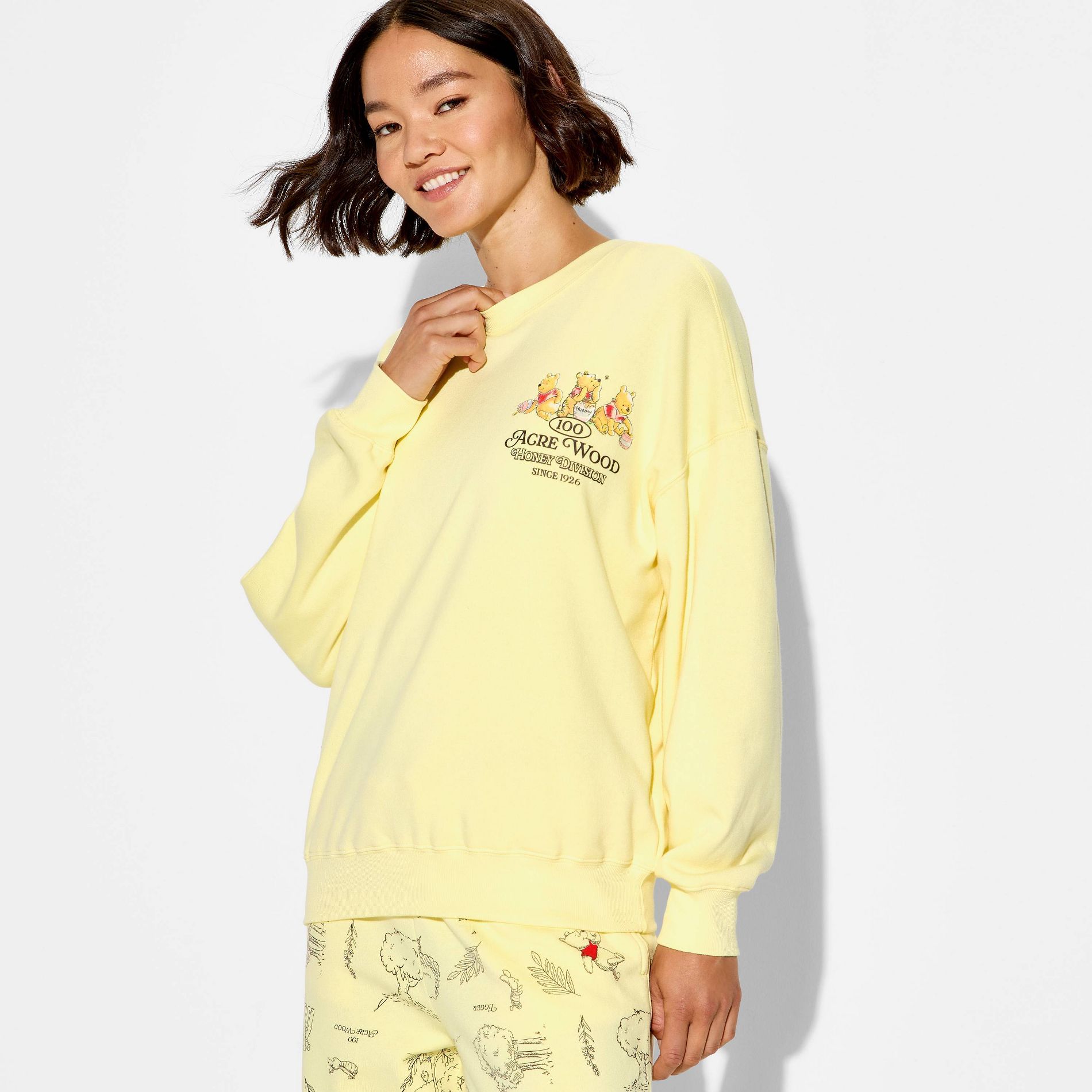 Women's Winnie The Pooh Graphic Pullover Sweatshirt - Honey Yellow