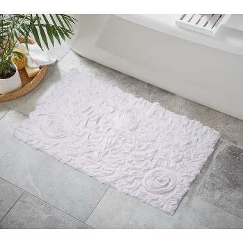 24"x40" Bell Flower Collection White Cotton Floral Pattern Tufted Bath Rug - Home Weavers
