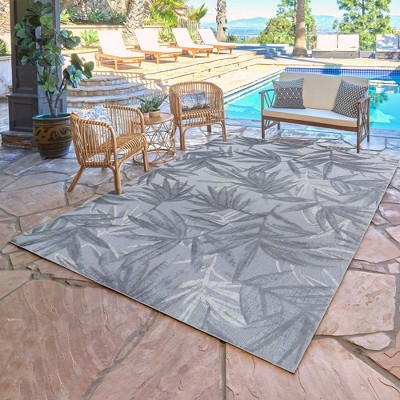 Fosel Gray and Ivory Synthetic 5' x 7' Outdoor Rug