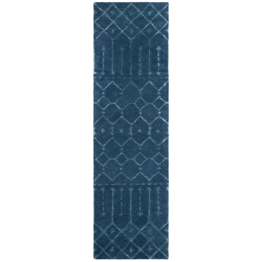 2'2inx8' Geometric Design Tufted Runner Navy/Silver - Safavieh