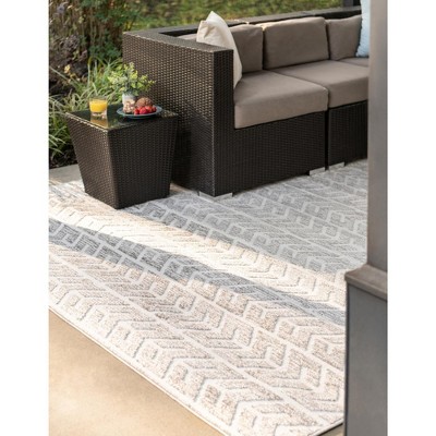 Beige Interlocking Geometric 4'x6' Synthetic Outdoor Rug