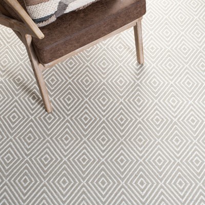Light Grey and Ivory Hand-Hooked Wool 8' x 10' Area Rug