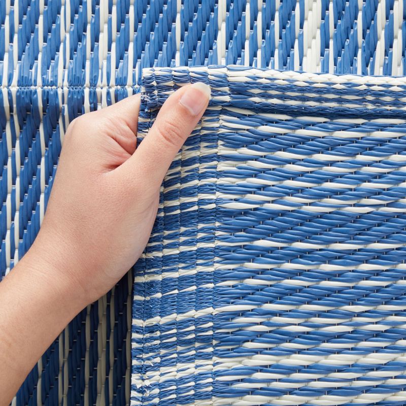 Juvale Plastic Straw Mat for Patio, Deck, Beach, Striped Indoor & Outdoor Patio Rug, Blue/White, 5x7 Ft, 4 of 7