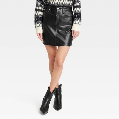 Zip-Up Faux Leather Flare Mini Skirt in Black