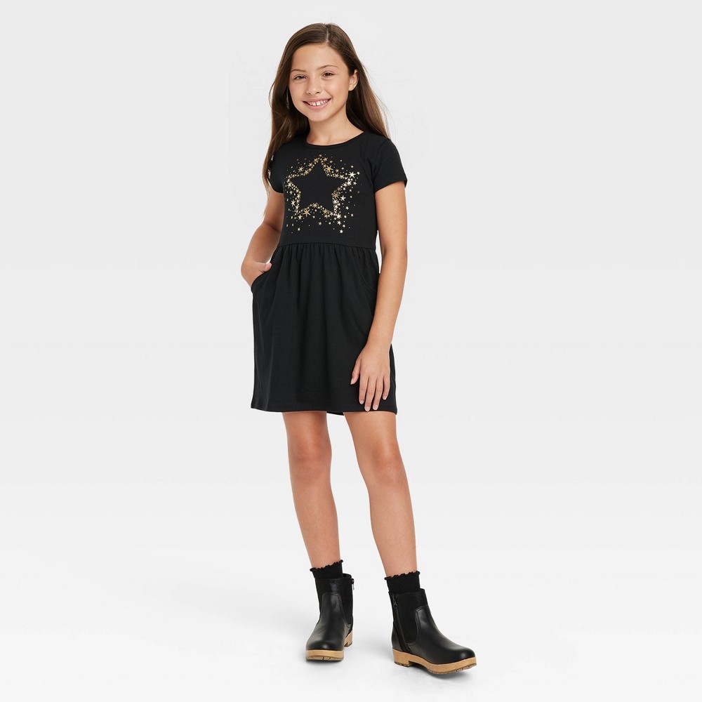 Size  M Girls' Printed Short Sleeve Dress - Cat & Jack Black 