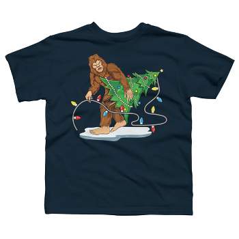 Boy's Design By Humans Bigfoot Christmas Tree Sasquatch Santa Christmas Gift By amitsurti T-Shirt