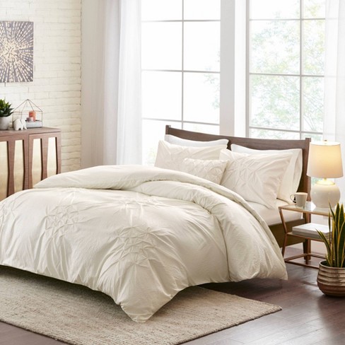 Nadeen King California King 4pc Tufted Seersucker Duvet Cover Set