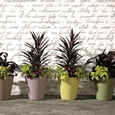 Weathered Terracotta 14" Modern Round Resin Planter