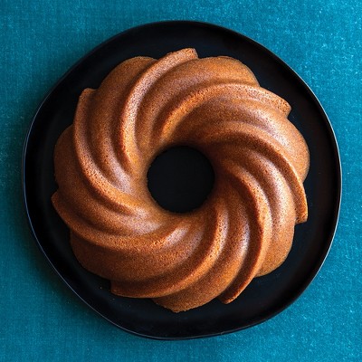 Nordic Ware Formed Swirl Bundt Pan - Thumbnail 2