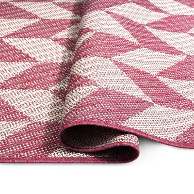 Red and Ivory Geometric 6' x 9' Reversible Indoor/Outdoor Rug