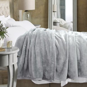 PiccoCasa 350 GSM Sofa Fleece Throw Soft Microfiber Blanket - 1 of 4