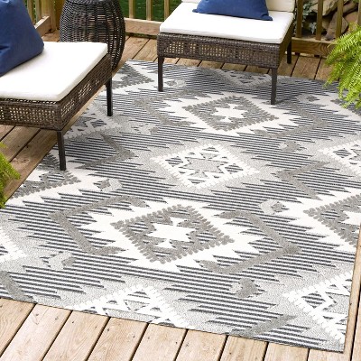 Sumak Gray and White Geometric Outdoor Area Rug