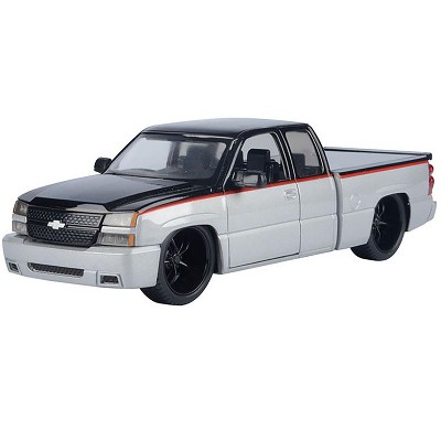 2006 Chevrolet Silverado Custom Truck Silver Metallic and Black with Red "Die-Cast Collection" 1/25 Diecast Model by Motormax