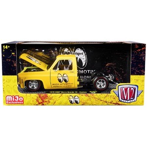 M2 Machines 1976 GMC Sierra Grande 15 Squarebody Bedless 1:24 Mooneyes - 1 of 2