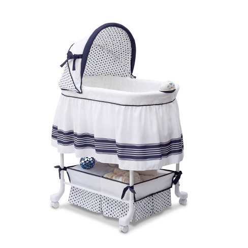 Delta children shop deluxe gliding bassinet