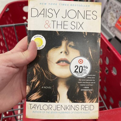 Daisy Jones & The Six : A Novel (Paperback) 