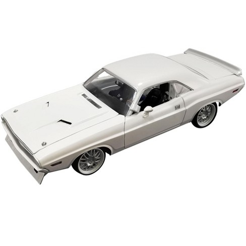 1970 Dodge Challenger R/T White (Weathered Version) Vanishing Point  (1971) Movie 1/18 Diecast Model Car by Greenlight